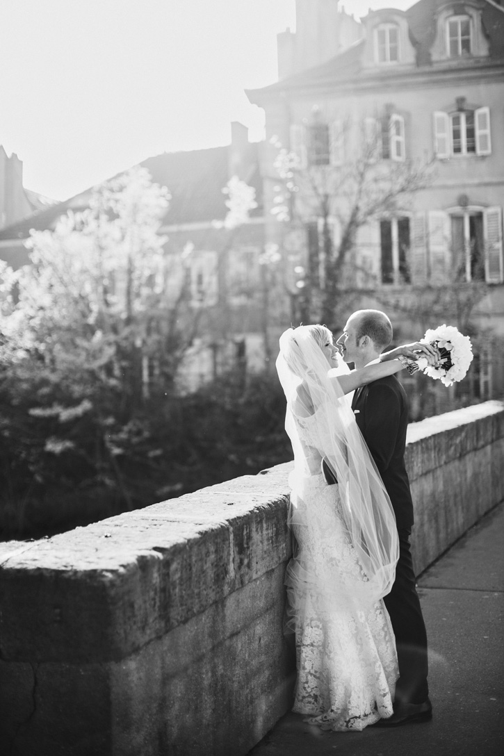 wedding couple getting married in paris 