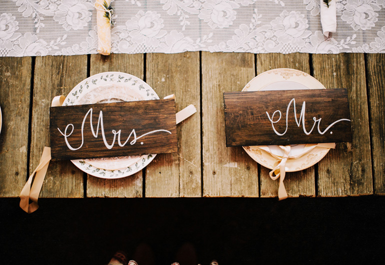 mr and mrs sign for wedding decoration reception