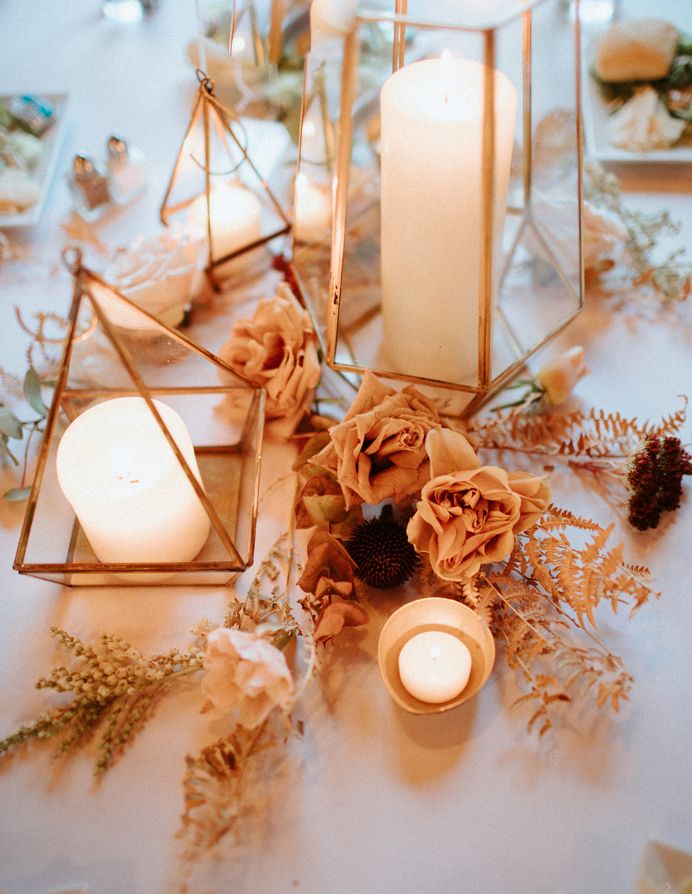 wedding centerpiece with gold, rust and peach flowers. Boho florals for an autumn wedding